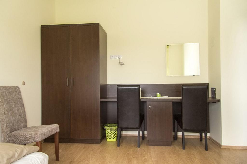 Tölgyfa Vendégház Kiskorös Exterior foto