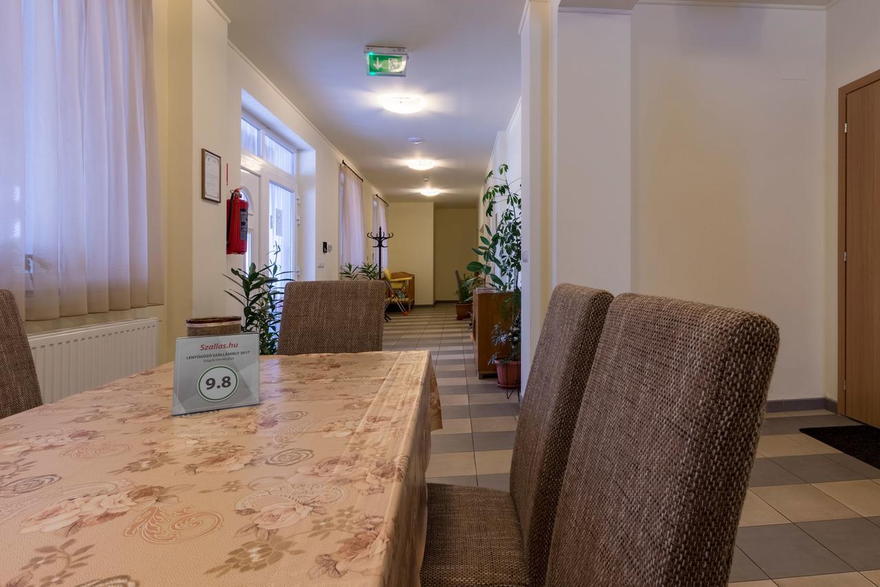 Tölgyfa Vendégház Kiskorös Exterior foto