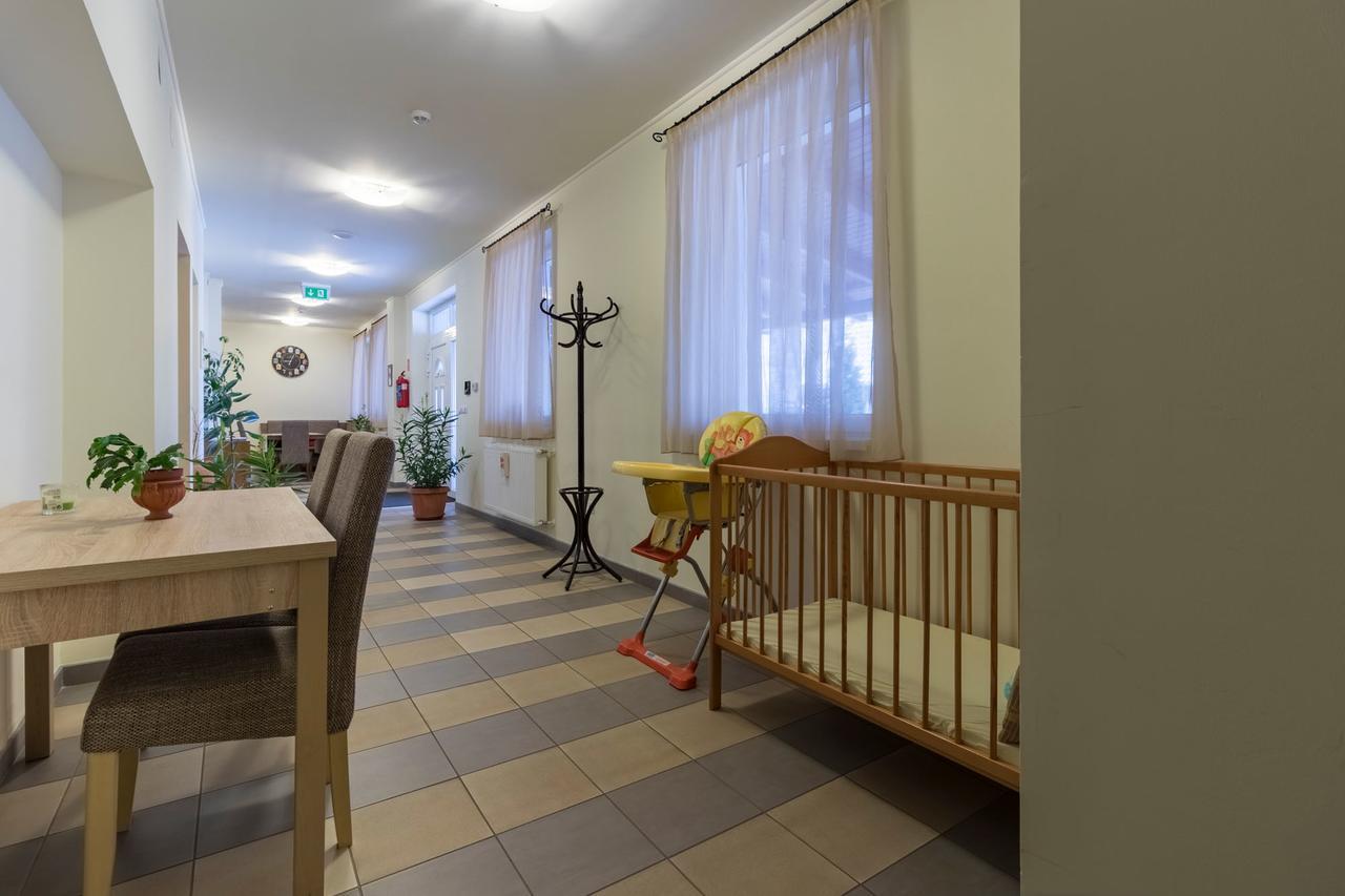 Tölgyfa Vendégház Kiskorös Exterior foto