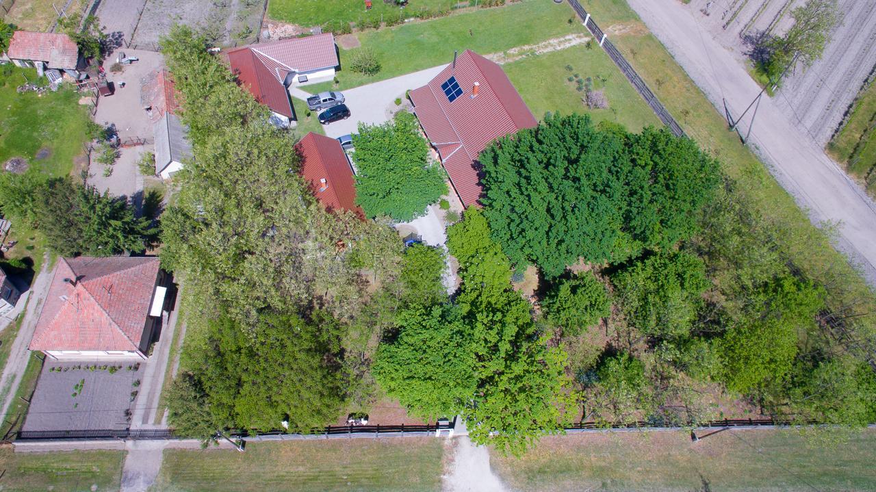Tölgyfa Vendégház Kiskorös Exterior foto