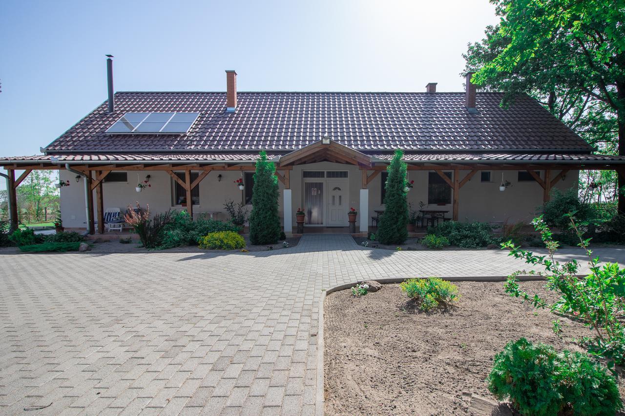 Tölgyfa Vendégház Kiskorös Exterior foto